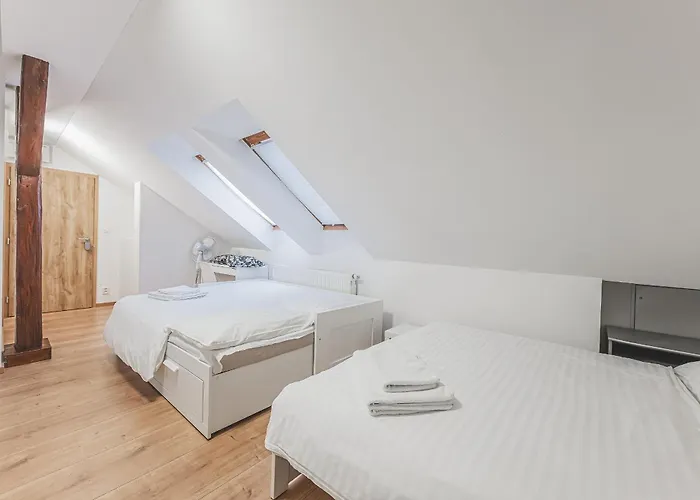 Flat Near Castle Stylish & Prime Location 1