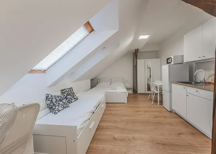 Flat Near Castle Stylish & Prime Location 1 *