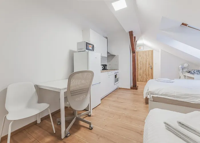 Flat Near Castle Stylish & Prime Location 1