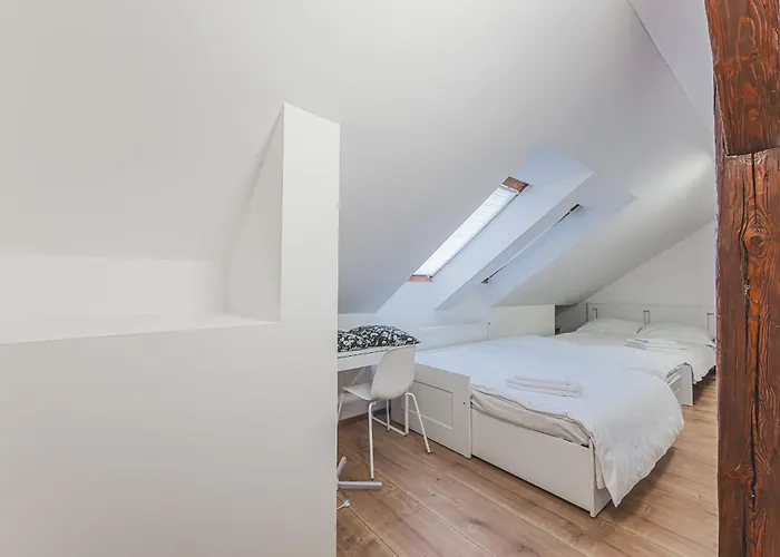 Flat Near Castle Stylish & Prime Location 1